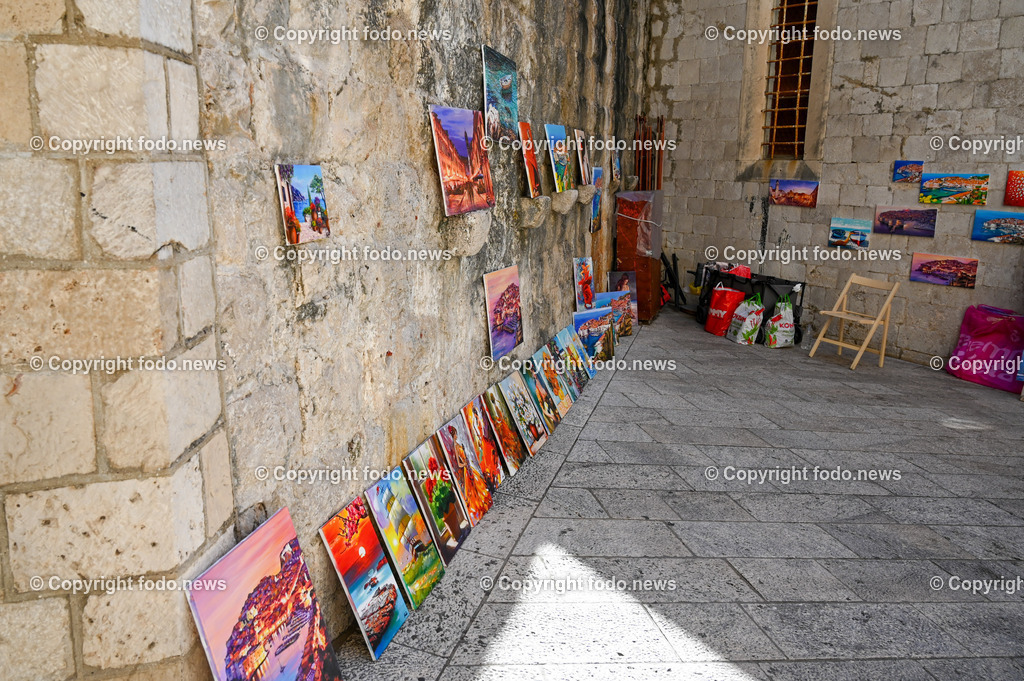 Kroatien_ Dubrovnik_ 11.10.2023-59 | 11.10.2023, Kroatien, HRV, Dubrovnik im Bild Gastronomie, Tourismus, Touristen, Sehenswuerdigkeiten, Stadtansichten



eine Stadt im suedlichen Kroatien an der Adriakueste in der Gespannschaft Dubrovnik-Nereveta. Die Altstadt wurde im Jahr 1979 von der UNESCO in die Liste des Weltkulturerbes aufgenommen.