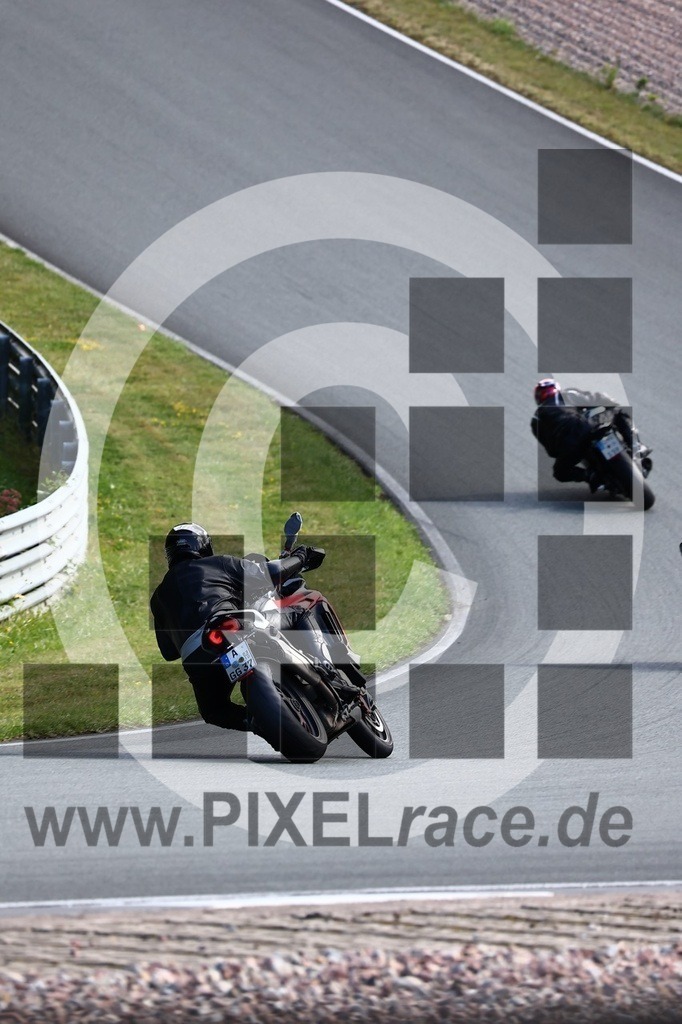 0021-20250915_01752 | Schöne Erinnerungen an spannende Momente - das festzuhalten ist unser Job. PIXELrace.de ist seit 2003 auf den Rennstrecken Europas unterwegs um die Action draußen beim Fahren und die wunderbare Stimmung imm Fahrerlager für euch einzufangen.