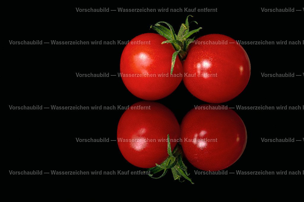 Zusammengewachsene Tomate mit spiegelung auf schwarzen Untergrund | Zusammengewachsene Tomate mit spiegelung auf schwarzen Untergrund. - Realisiert mit Pictrs.com