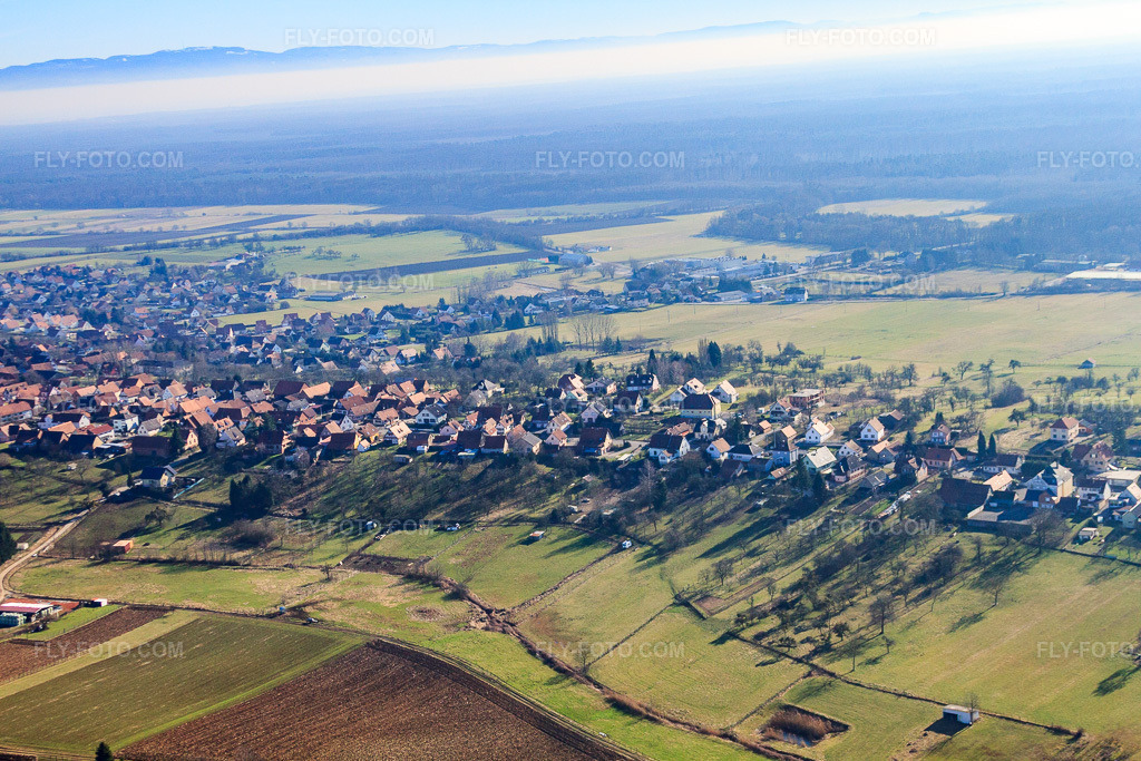 Aerial view: View of the town from the east in Surbourg in the state Bas-Rhin, France.Photo: IMG_37434.jpg taken on 02/07/2011 by Werner Riehm/FLY-FOTO.comResolution of the original: 4752 x 3168 px