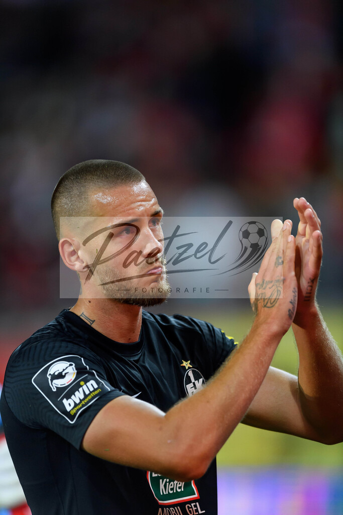 HFCFCK20210824_091 | Fussball, Herren: Rene Klingenburg (1. FC Kaiserslautern) enttaeuscht beim Spiel der 3. Liga zwischen Hallescher FC und 1. FC Kaiserslautern im Leuna-Chemie-Stadion am 24.08.2021 in Halle (Saale), Deutschland. - Realisiert mit Pictrs.com