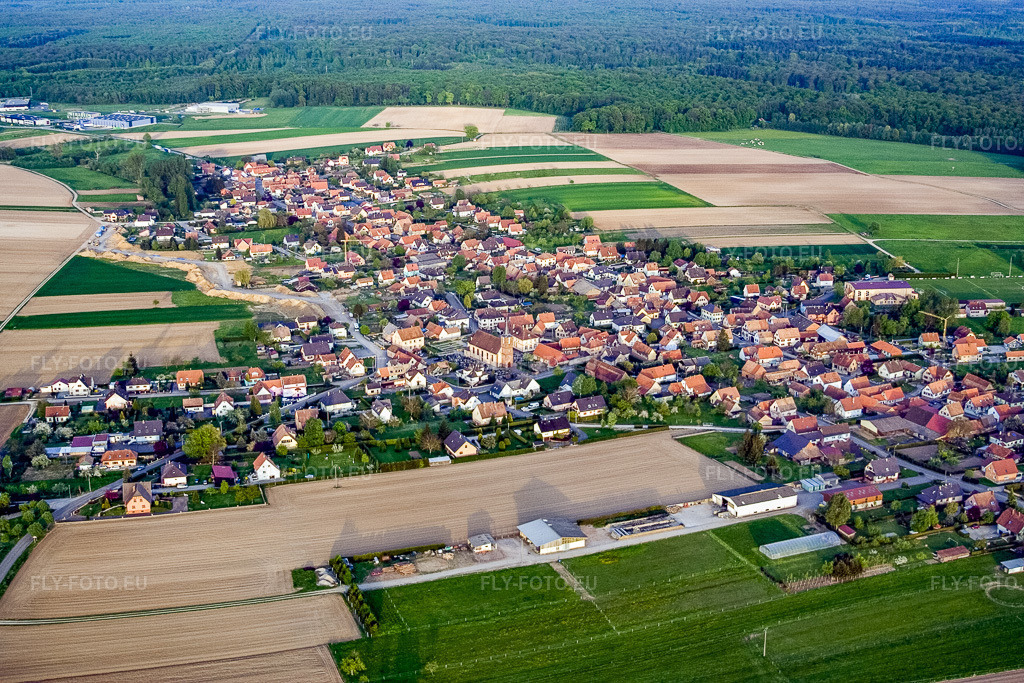 Vue aérienne: Vue de la ville depuis l'ouest à Eschbach dans le département Bas Rhin, France – .Photo: IMG_10685.jpg prise le 04/05/2008 par Werner Riehm/FLY-FOTO.eu – Résolution de l'original: 3456 x 2304 px