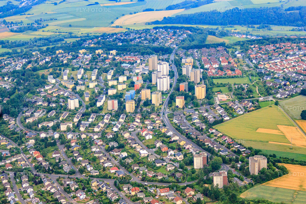 Luftbild: Wohnhochhäuser an der Adenauerstraße im Ortsteil Aschenberg in Fulda im Bundesland Hessen in Deutschland. – Foto: IMG_68440.jpg vom 21.06.2014 durch Werner Riehm/FLY-FOTO.de – Auflösung des Originals: 4633 x 3088 px