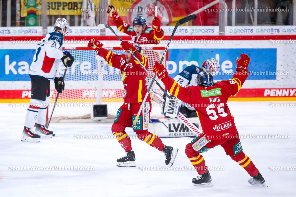 DueDEG19012401025 | 19.01.2024, Düsseldorf, Eishockey, Penny DEL, 39. Spieltag, PSD-BANK Dome, Düsseldorfer EG - Nürnberg Ice Tigers: Torjubel nach dem 1:2 durch Victor Svensson (Düsseldorfer EG)