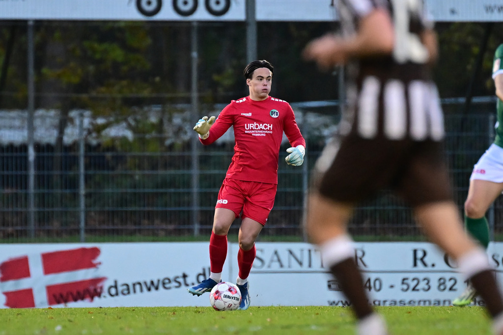 Fußball I Herren I Saison 2025-2026 I Regionalliga Nord I 21. Spieltag I FC St. Pauli II - VfB Lübeck | Phillip Diestel (21, VfB Lübeck) - Realisiert mit Pictrs.com