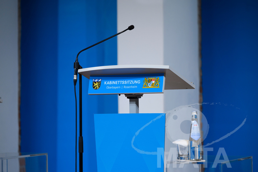 _DW04735 | Pressekonferenz im Lokschuppen. Rosenheim, 02.12.2025 Bayern Deutschland - Realisiert mit Pictrs.com