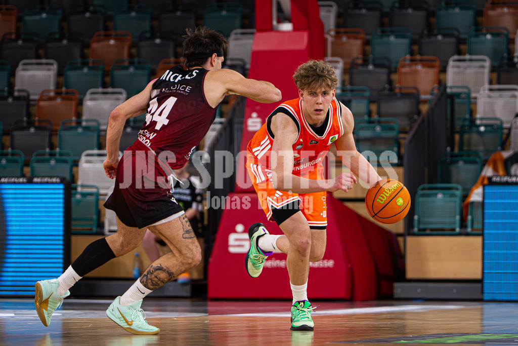 Basketball I Herren I Saison 2025-2026 I ProB Nord I 21. Spieltag I Rasta Vechta II - Iserlohn Kangaroos I 3307 | Moritz Grüß (8, RASTA Vechta II) - Realisiert mit Pictrs.com