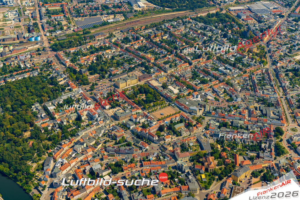 Bild der Stadt Bernburg - Die Luftaufnahme wurde 2025 vom UL-Flugzeug heraus erstellt ( keine Drohne ) - Hochauflösende Luftaufnahme - für professionelle Ausdrucke geeignet. Die Geschenkidee !Hier alle&nbsp;Infos zur Lizenzierung der LuftaufnahmeWir fliegen auch dieses Jahr wieder in Ihre Region um Luftbilder zu erstellen.- Luftbild anfragen
