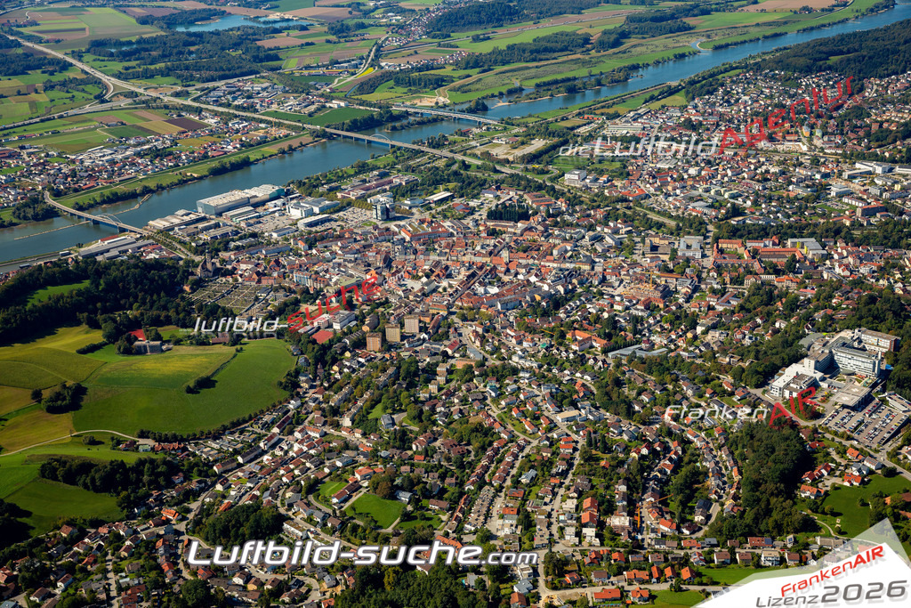 Das Luftbild zeigt :  Deggendorf - Die Luftaufnahme wurde 2023 vom UL-Flugzeug aus erstellt ( keine Drohne ) - Hochauflösende Luftaufnahme - Für grossformatige Ausdrucke geeignet. Die Geschenkidee !Mit Lizenz und Bildrechte bestellbar