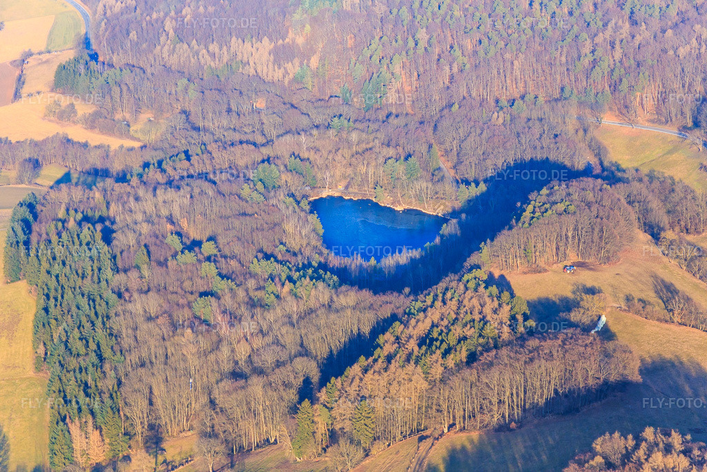 Luftbild: Steinbruchsee bei Fischbachtal im Ortsteil Meßbach in Fischbachtal im Bundesland Hessen in Deutschland. Foto: IMG_096625.jpg vom 14.02.2017 durch Werner Riehm/FLY-FOTO.de