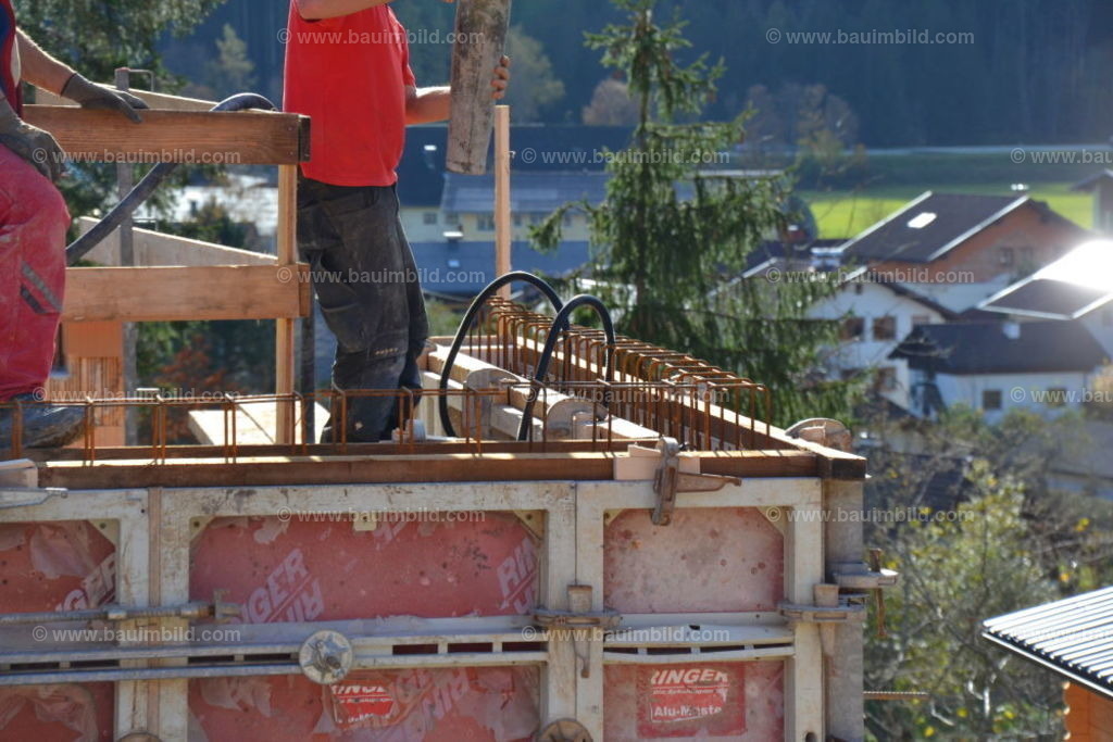 bib-lg04-betonarbeiten-0650 | Nach LV-Leistungsgruppen sortierte Detailfotos über den Bau eines Hauses. Alle Hausbau-Bilder direkt vom Urheber und Autor der Website Haus-Selber-Bauen.com