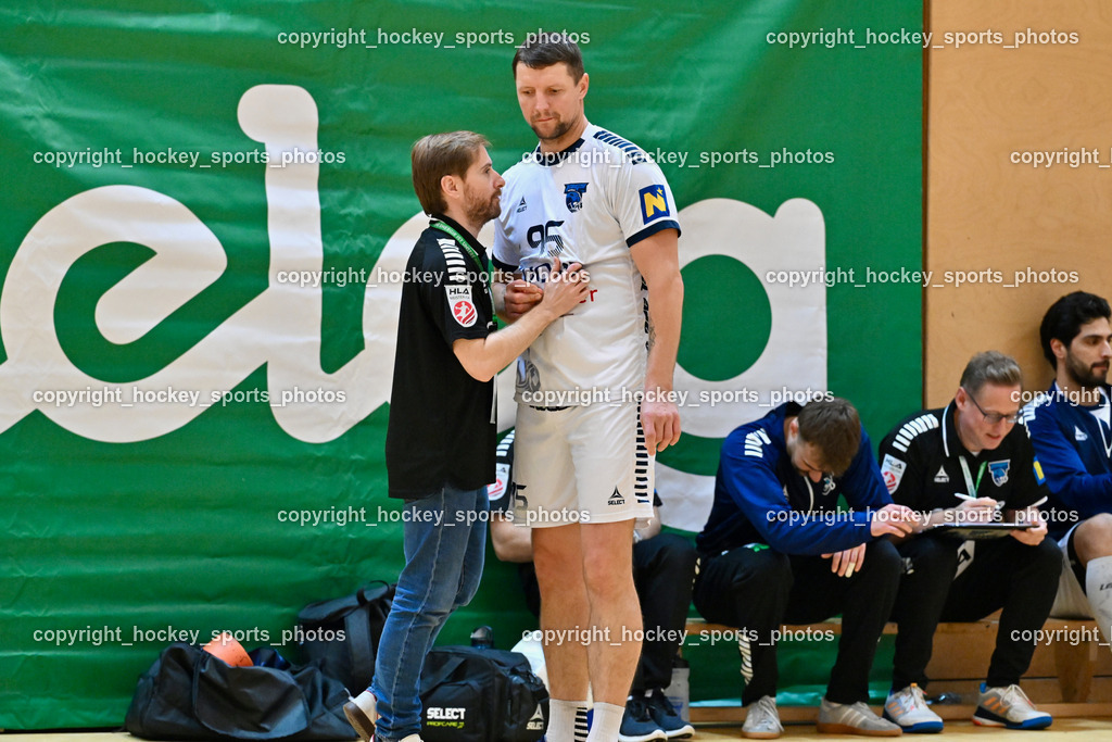 SC Ferlach vs. roomz JAGS Vöslau | Headcoach roomz JAGS Vöslau SALVAT SANCHEZ Sebastia#95 KIRVELIAVICIUS Romas roomz JAGS Vöslau, SC Ferlach vs. roomz JAGS Vöslau, SC Ferlach vs. roomz JAGS Vöslau am 08.11.2025 in Ferlach (Ballspielhalle Ferlach), Austria, (Photo by Bernd Stefan)