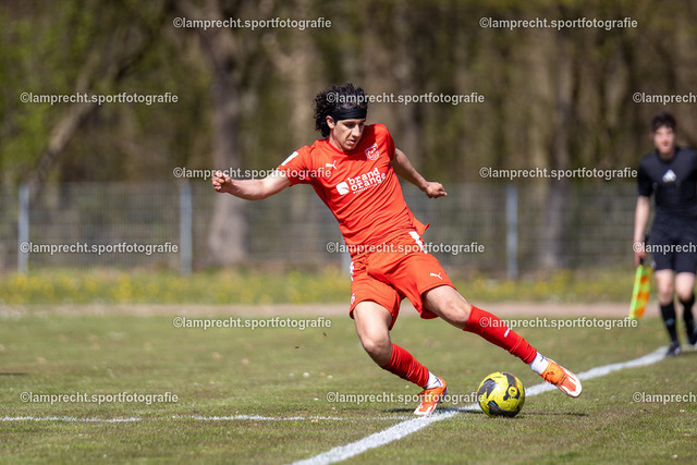 Fußball I Junioren I Saison 2025-2026 I DFB-Nachwuchsliga I 8. Spieltag I JFV Lübeck - 1. FC Magdeburg 139 | Benny Birner (15, JFV Lübeck) - Realisiert mit Pictrs.com