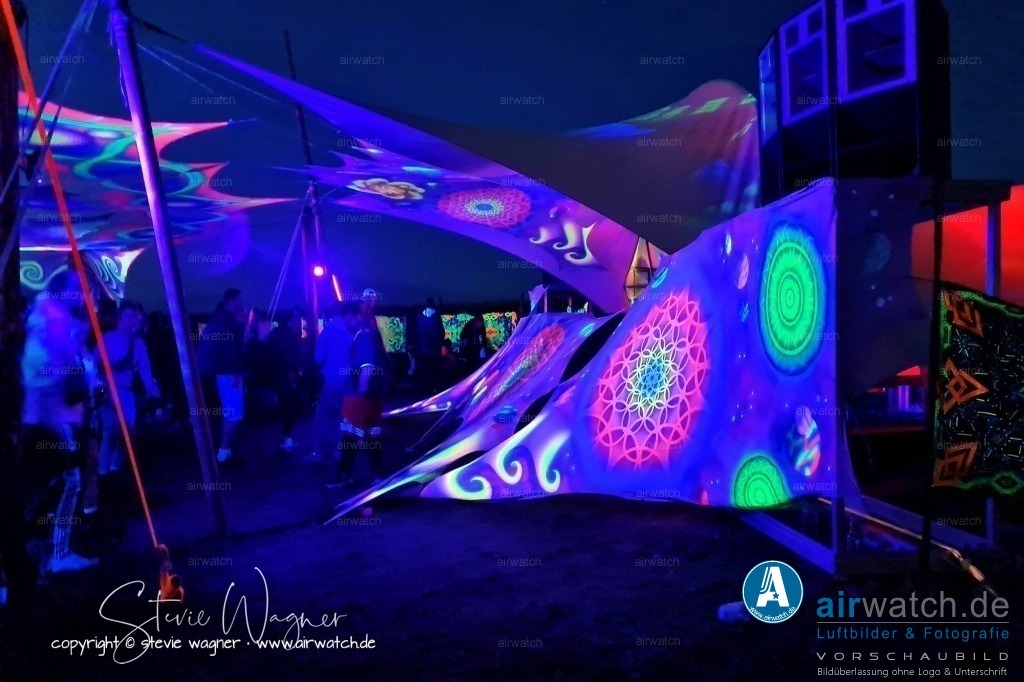 Bachblyten® Festival 2023 | Entdecken Sie atemberaubende Luftbilder und Fotografien auf airwatch.de - Tauchen Sie ein in eine Welt voller faszinierender Aufnahmen aus der Vogelperspektive.