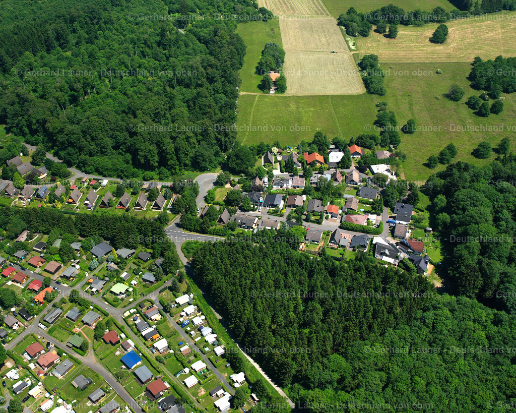 2611042 | MADEMüHLEN 09.06.2006 Wohngebiet einer Einfamilienhaus- Siedlung  in Mademühlen im Bundesland Hessen, Deutschland // Single-family residential area of settlement  in Mademühlen in the state Hesse, Germany Foto: Gerhard Launer