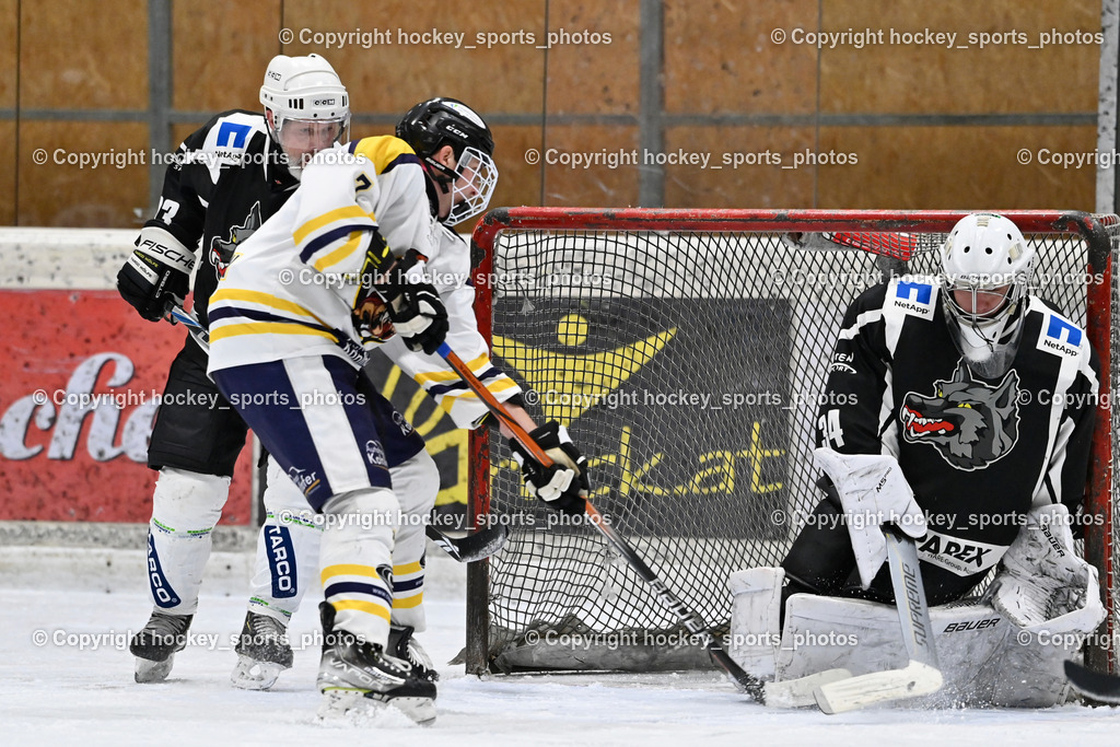EC Tigers Paternion vs. Tarco Wölfe II | #23 Krainer-Bidovec Michael Tarco Wölfe II, #7 Kreuger Matthias EC Tigers Paternion, #34 Schleinzer Manuel Tarco Wölfe II, EC Tigers Paternion vs. Tarco Wölfe II, EC Tigers Paternion vs. Tarco Wölfe II am 19.12.2024 in Spittal an der Drau (Eissportzentrum Spittal), Austria, (Photo by Bernd Stefan)