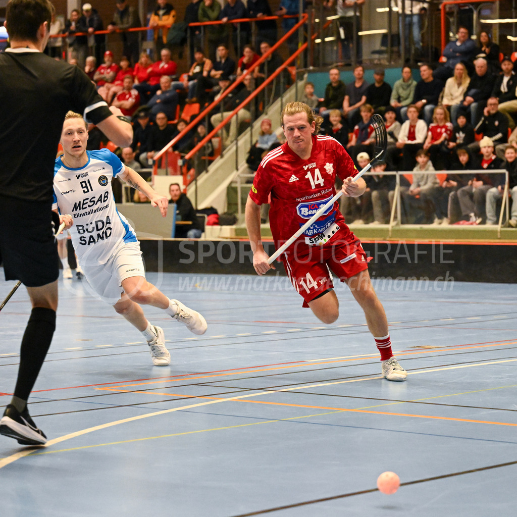 Strängnäs IBK vs FBC Kalmarsund Ungdom - 6. =January= 2024 | Strängnäs IBK vs FBC Kalmarsund Ungdom
Thomas Arena, Strängnäs
Cazper Millard (#91 FBC Kalmarsund Ungdom) and Andreas Wisen (#14 Strängnäs IBK).
Bild: Sportfotografie Markus Aeschimann | www.markus-aeschimann.ch - Realisiert mit Pictrs.com