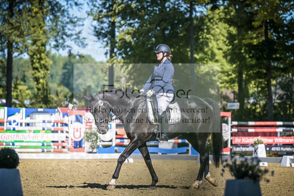 DOS_6496 | Entdecke hochwertige Reitturnierfotos von Foto Oger. Professionell, emotional und authentisch – jetzt Lieblingsmomente im Shop bestellen.Deutschlandweite Turnierfotografie. - Realisiert mit Pictrs.com