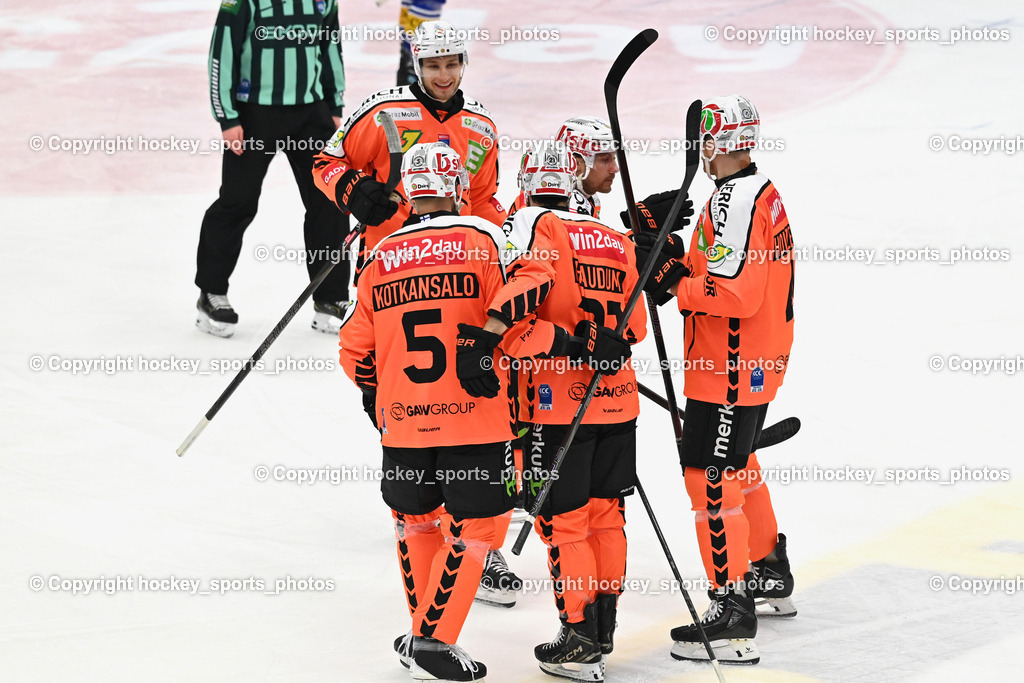 EC IDM WÄRMEPUMPEN VSV vs. MOSER MEDICAL GRAZ99ERS | #21 Lukas Haudum Graz 99ers, Jubel Graz 99ers, #5 Kasper Kotkansalo Graz 99ers, #4 Korbinian Holzer Graz 99ers, #55 Nick Swaney Graz 99ers, #52 Paul Huber Graz 99ers, EC IDM WÄRMEPUMPEN VSV vs. MOSER MEDICAL GRAZ99ERS, EC IDM WÄRMEPUMPEN VSV vs. MOSER MEDICAL GRAZ99ERS am 17.03.2026 in Villach (Stadthalle Villach), Austria, (Photo by Bernd Stefan)