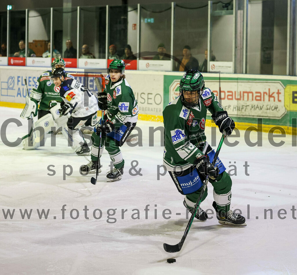 2024-01-26_038_TSV_Erding_gegen_HC_Landsberg | Erding, Deutschland, 26.01.2024:
Eishockey, Bayernliga Vorrunde 2023 / 2024, 28. Spieltag, TSV Erding gegen HC Landsberg, Endergebnis: 6:2

Daniel Krzizok (Erding Gladiators, #18)

Foto: Christian Riedel / fotografie-riedel.net