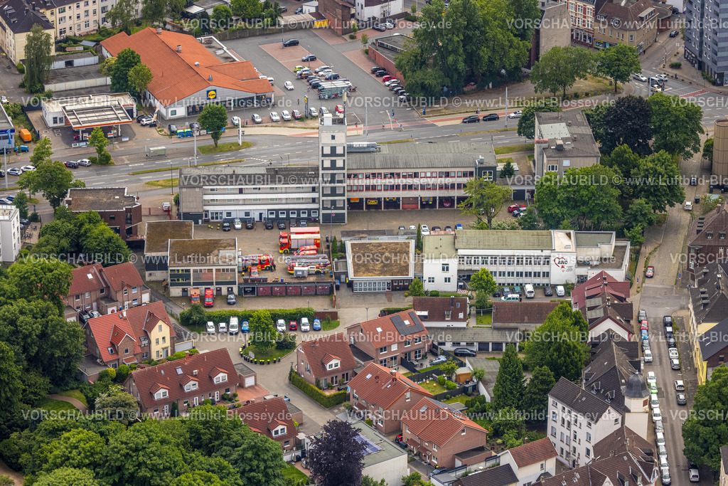 Herne250601929 | Luftbild, Stadtfeuerwehrverband Herne e.V. mit Feuerwehrturm, Familienzentrum Mitte â€“ Kita Breddestraße â€“ AWO Ruhr-Mitte, Herne-Mitte, Herne, Ruhrgebiet, Nordrhein-Westfalen, Deutschland