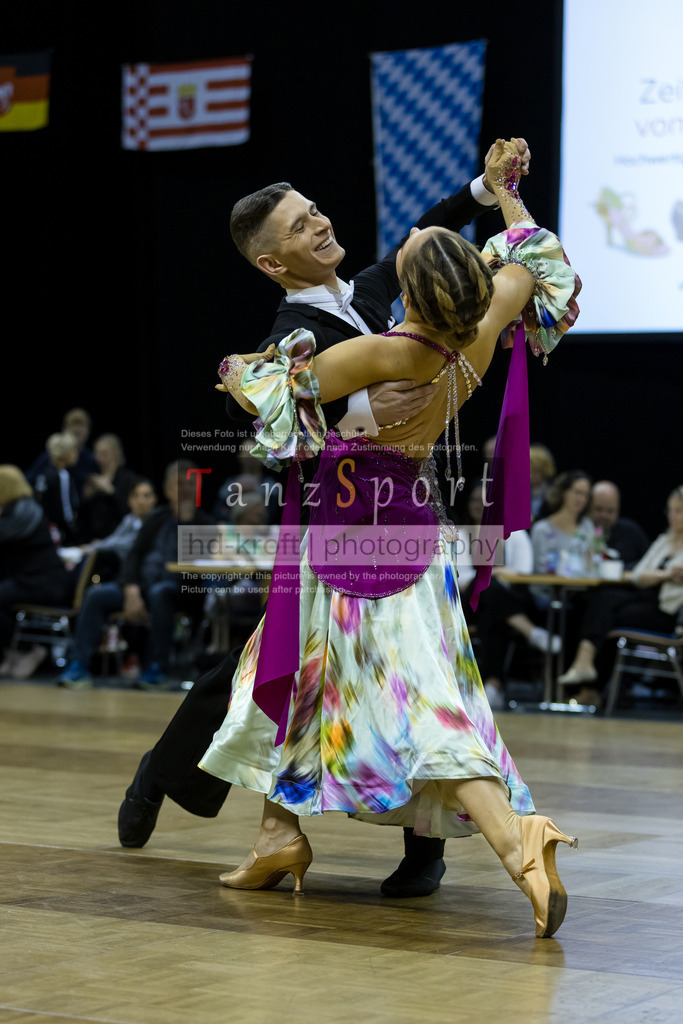 20241102_DC_HGR_Std_08996 | Tanzsportbilder, Standardtanz, Lateintanz, WDSF, DTV, LTVB, dancecomp, goc, hessen tanzt, blaues band der spree, walzer, tango, wiener walzer, slowfox, quickstepp, samba, rumba, cha-cha-cha, paso doble. jive, hd-kroft photography, turniertanzsport