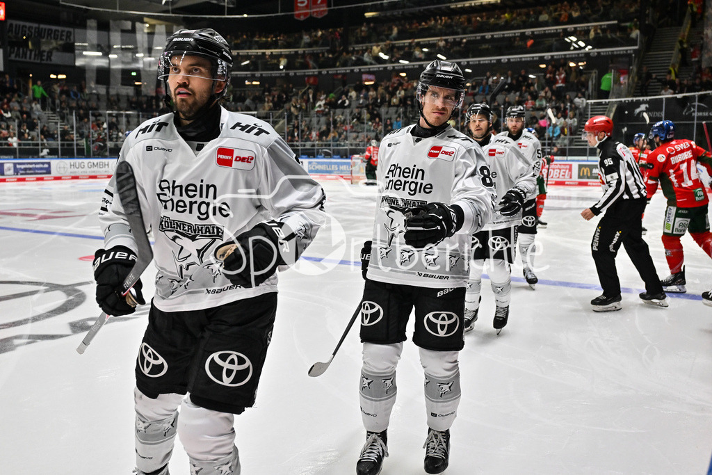 Augsburger Panther - Kölner Haie | Jubel der Haie nach dem Treffer zum 0-1 durch Patrick RUSSELL (Kölner Haie 63) / Tor / Torschuetze / Freude / Happy / DEL: Augsburger Panther - Kölner Haie; Curt Frenzel Stadion am 26.09.2025