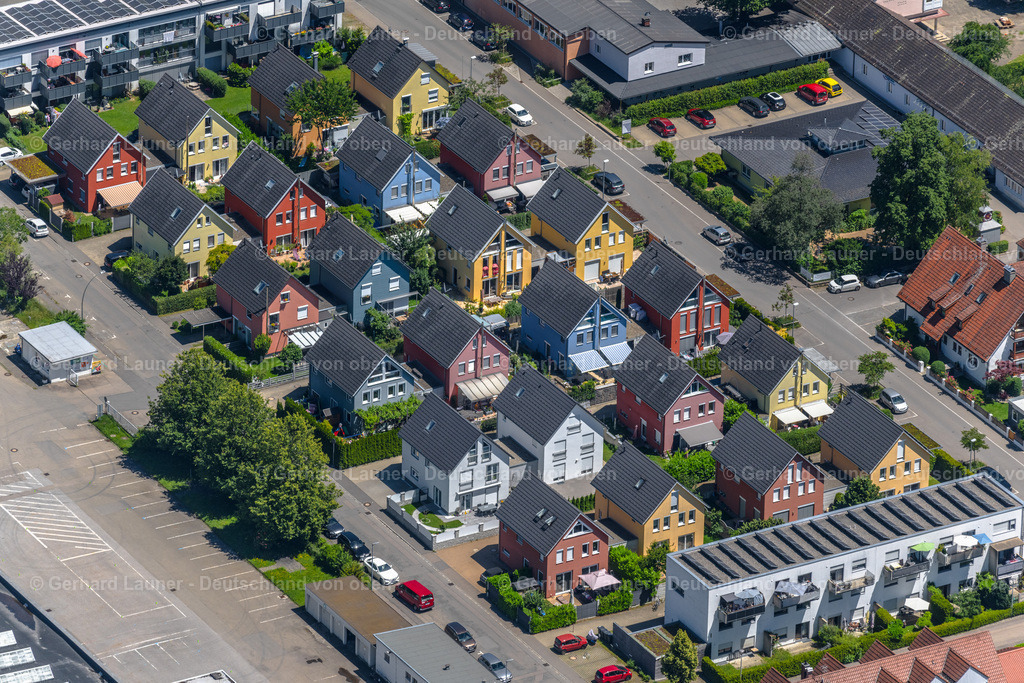 4031465 | ZECH 12.06.2020 Wohngebiet der Mehrfamilienhaussiedlung an der Zechwaldstraße in Zech am Bodensee im Bundesland Bayern, Deutschland. // Residential area of the multi-family house settlement on Zechwaldstrasse in Zech at Bodensee in the state Bavaria, Germany. Foto: Gerhard Launer