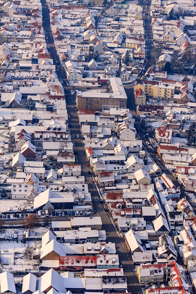 Luftbild: Rheinstraße und Juststraße im Winter bei Schnee in Kandel im Bundesland Rheinland-Pfalz in Deutschland. Foto: IMG_24084.jpg vom 27.01.2010 durch Werner Riehm/FLY-FOTO.de