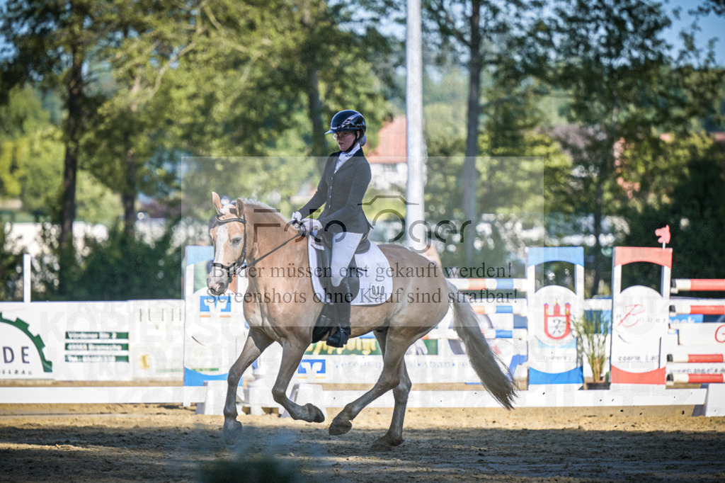 DOS_4700 | Entdecke hochwertige Reitturnierfotos von Foto Oger. Professionell, emotional und authentisch – jetzt Lieblingsmomente im Shop bestellen.Deutschlandweite Turnierfotografie. - Realisiert mit Pictrs.com