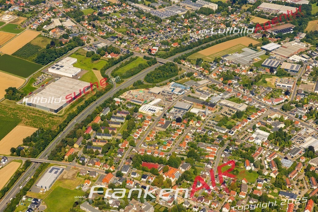 Neue Luftbildaufnahme der Stadt Herford - Das Luftbild wurde 2025 vom UL-Flugzeug heraus erstellt ( keine Drohnenaufnahme ) - Hochauflösende Luftaufnahme - für Wandbilder und großformatige Ausdrucke geeignet. Das besondere Geschenk!Hier alle&nbsp;Infos zur Lizenzierung der LuftaufnahmeWir fliegen auch dieses Jahr wieder in Ihre Region um Luftbilder zu erstellen.- Luftbild anfragen
