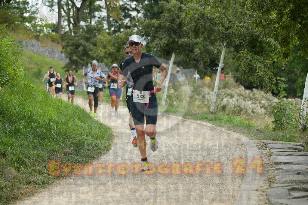 250824_1402_EX1_4726 | Sportfotografie im Rhein-Sieg Kreis, Köln, Bonn, NRW, Rheinland Pfalz, Hessen, etc. Unser Tätigkeitsfeld umfasst den Laufsport vom Volkslauf über den Marathon, Duathlon, Triathon bis zum Ultralauf wie Kölnpfad Ultra oder Schindertrail.