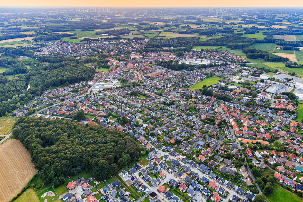 Luftbild: Stadtansicht aus Südosten im Ortsteil Velen-Dorf in Velen im Bundesland Nordrhein-Westfalen in Deutschland. Foto: IMG_008142.jpg vom 13.07.2020 durch Werner Riehm/FLY-FOTO.de