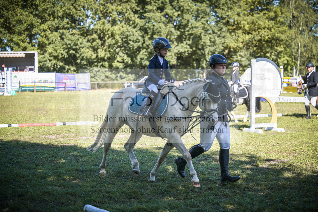 DOS_0121 | Entdecke hochwertige Reitturnierfotos von Foto Oger. Professionell, emotional und authentisch – jetzt Lieblingsmomente im Shop bestellen.Deutschlandweite Turnierfotografie. - Realisiert mit Pictrs.com