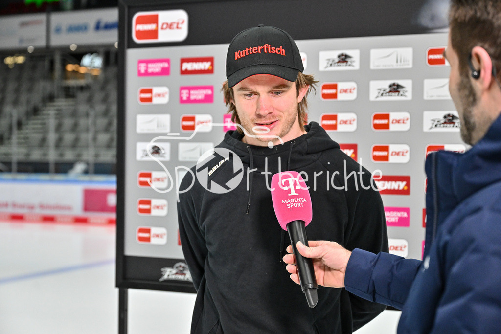 Augsburger Panther - Fischtown Pinguins | beim Interview von Magentasport Ziga JEGLIC (Fischtown Pinguins 13) / Freisteller / Einzelfoto / DEL: Augsburger Panther - Fischtown Pinguins, Curt Frenzel Stadion am 08.01.2025