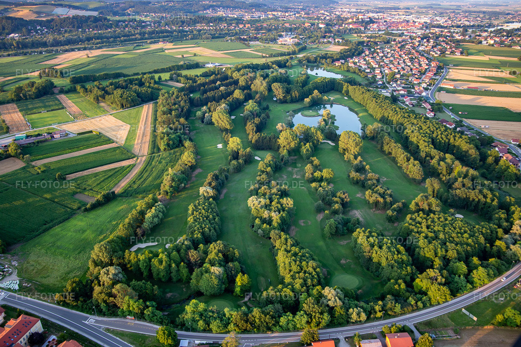 Luftbild: Golf klub Ptuj in Ptuj im Bundesland Slowenien in Slowenien. – Foto: IMG_137421.jpg vom 08.07.2023 durch Werner Riehm/FLY-FOTO.de – Auflösung des Originals: 4998 x 3332 px – Golf klub Ptuj | Golf klub Ptuj