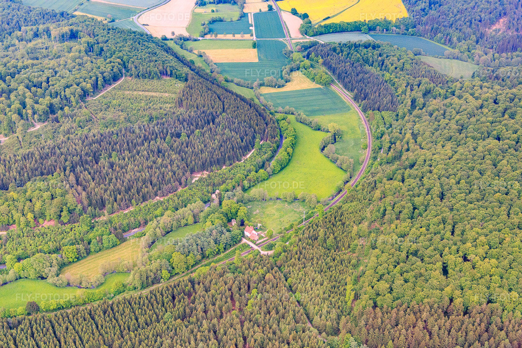 Luftbild: Jagdhaus Alte Kirche im Schwülme-Tal in Adelebsen im Bundesland Niedersachsen in Deutschland. Foto: IMG_079523.jpg vom 24.05.2015 durch Werner Riehm/FLY-FOTO.de