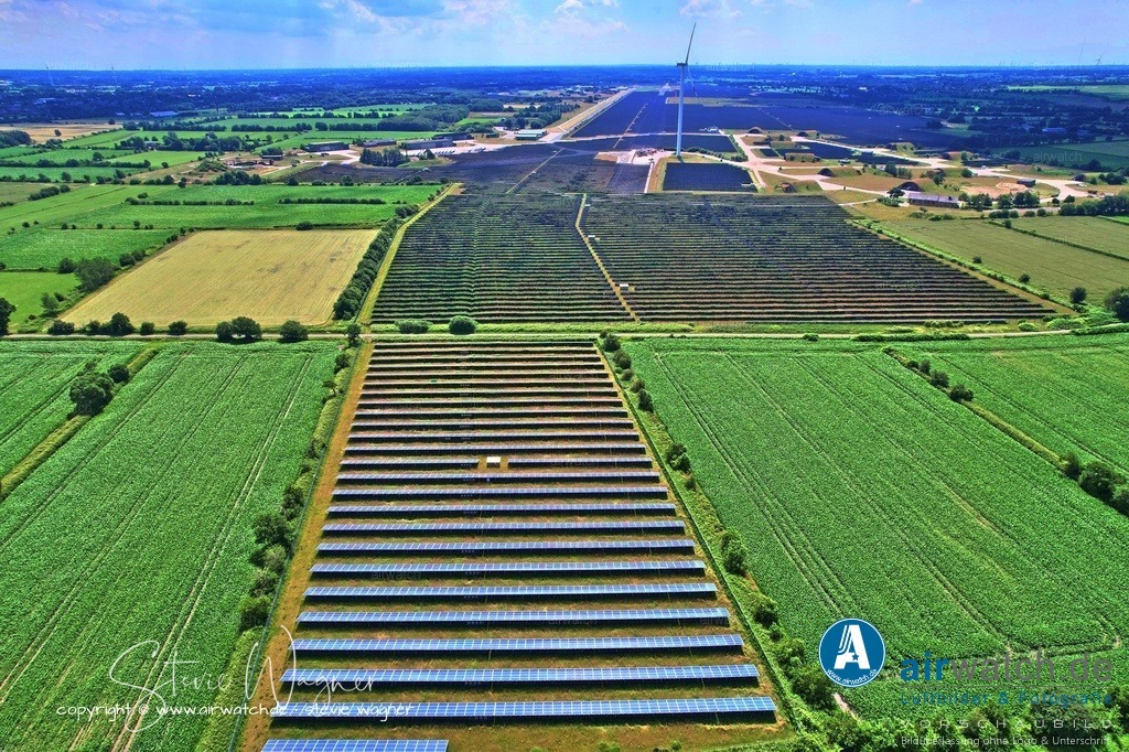 Solarpark Eggebek in Schleswig-Holstein - Entsorgungskosten | Entsorgungskosten für Gewerbe und Solarparks - Gewerbliche Betreiber (z. B. Betreiber von Solarparks oder Landwirte) müssen die Entsorgungskosten in der Regel selbst tragen, da die Herstellerverantwortung hier oft nicht greift oder spezielle Verträge nötig sind.
