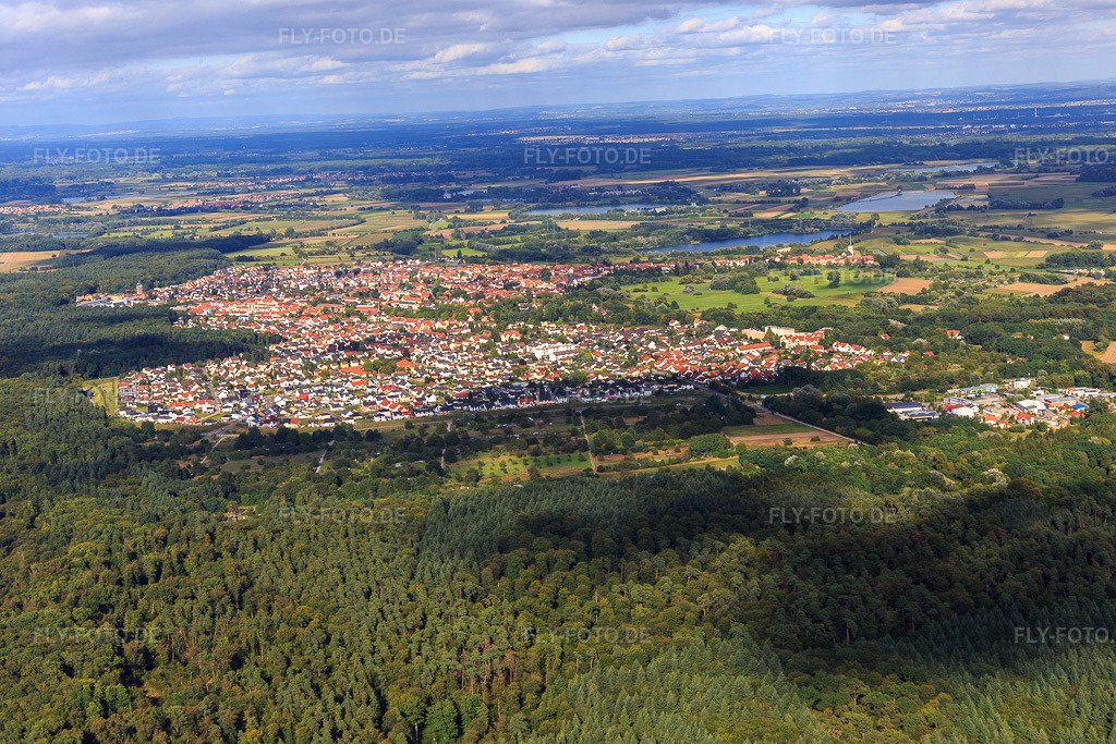 Luftbild: Ortsansicht aus Westen in Jockgrim im Bundesland Rheinland-Pfalz in Deutschland. Foto: IMG_093358.jpg vom 22.08.2016 durch Werner Riehm/FLY-FOTO.de