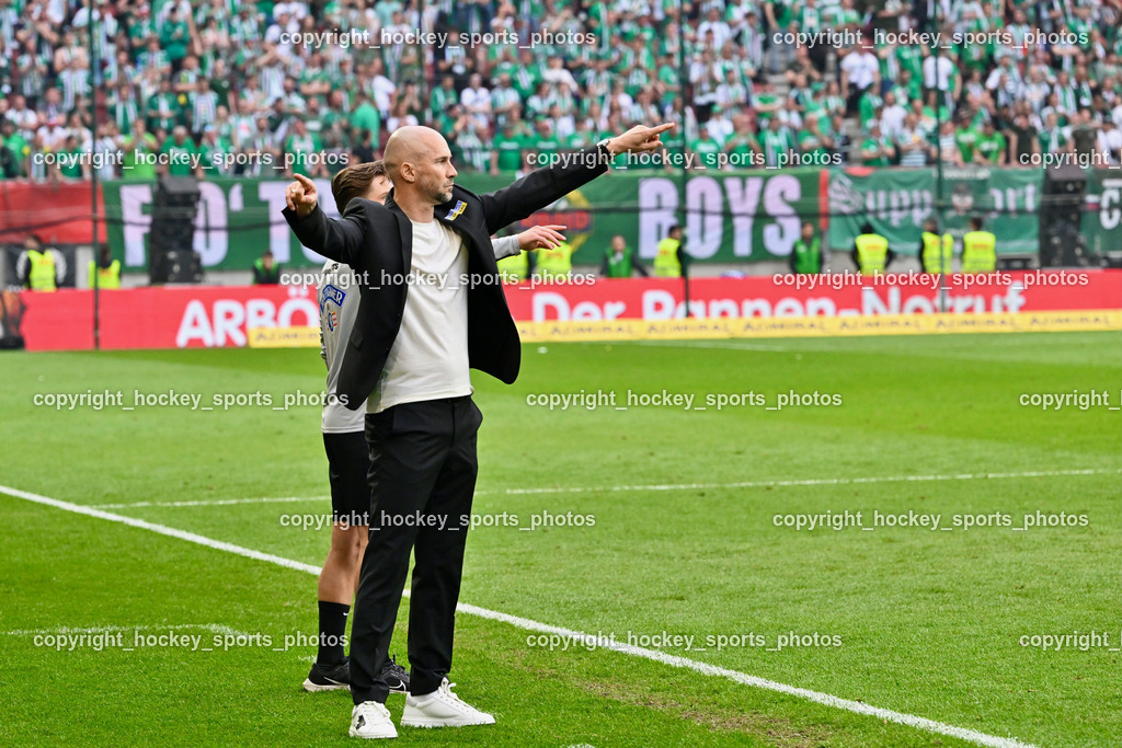 SK Puntigamer Sturm vs. SK Rapid Wien Siegerehrung, Impressionen | Headcoach SK Sturm Graz Christian Ilzer, SK Puntigamer Sturm vs. SK Rapid Wien Siegerehrung, Impressionen, SK Puntigamer Sturm vs. SK Rapid Wien Siegerehrung, Impressionen am 01.05.2024 in Klagenfurt (Wörthersee Stadion ), Austria, (Photo by Bernd Stefan)