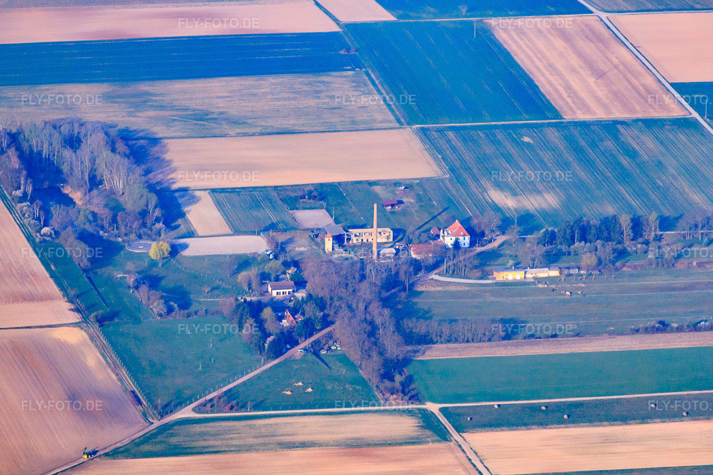 Luftbild: Reitstall Spieß in Harthausen im Bundesland Rheinland-Pfalz in Deutschland. Foto: IMG_49299.jpg vom 28.03.2012 durch Werner Riehm/FLY-FOTO.deAuflösung des Originals: 4492 x 2995 px