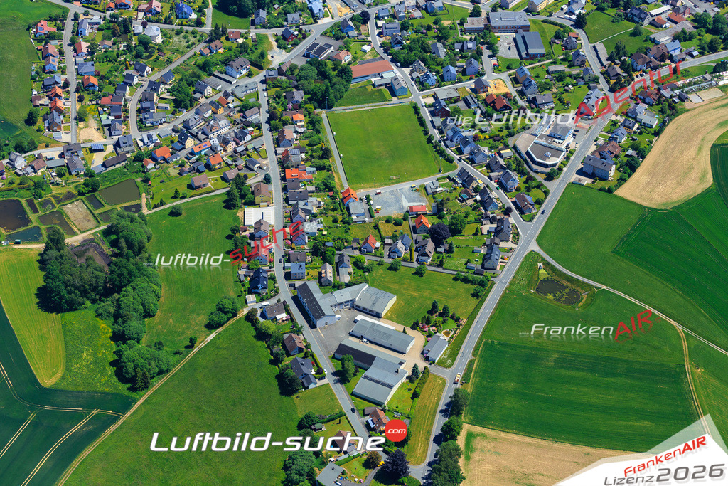 Die Luftaufnahme der Stadt Konradsreuth wurde vom UL-Flugzeug heraus erstellt ( keine Drohne )- hohe Auflösung für beste Qualität