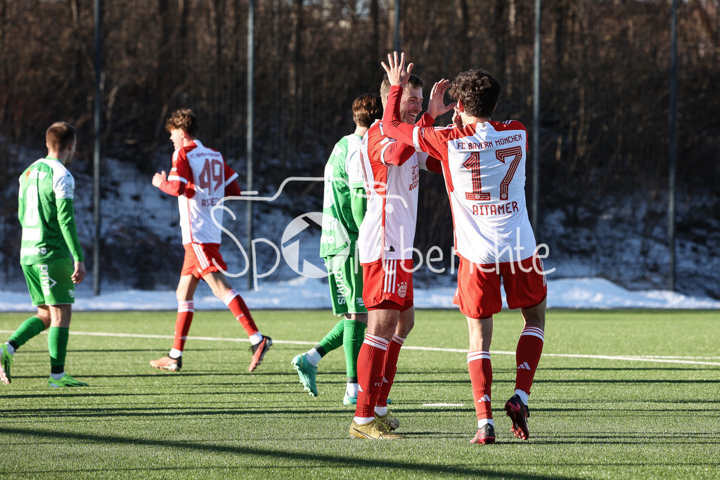 FC Bayern Amateure - SC Austria Lustenau | Jubel der Amateure nach dem Treffer zum 1-0 durch Benedikt WIMMER (FCB #12) / Freude / Tor / Torschuetze