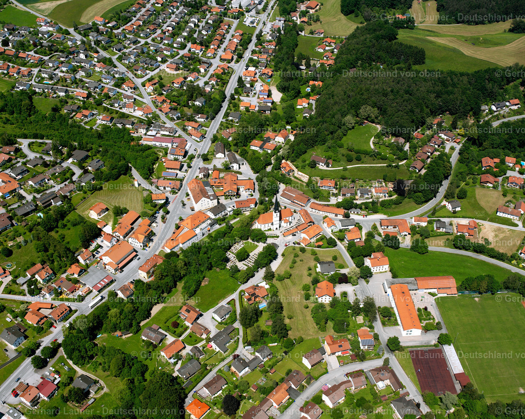wfl__2600656.jpg | REISCHACH 09.06.2006 Stadtansicht des Innenstadtbereiches  in Reischach im Bundesland Bayern, Deutschland // City view on down town  in Reischach in the state Bavaria, Germany Foto: Gerhard Launer