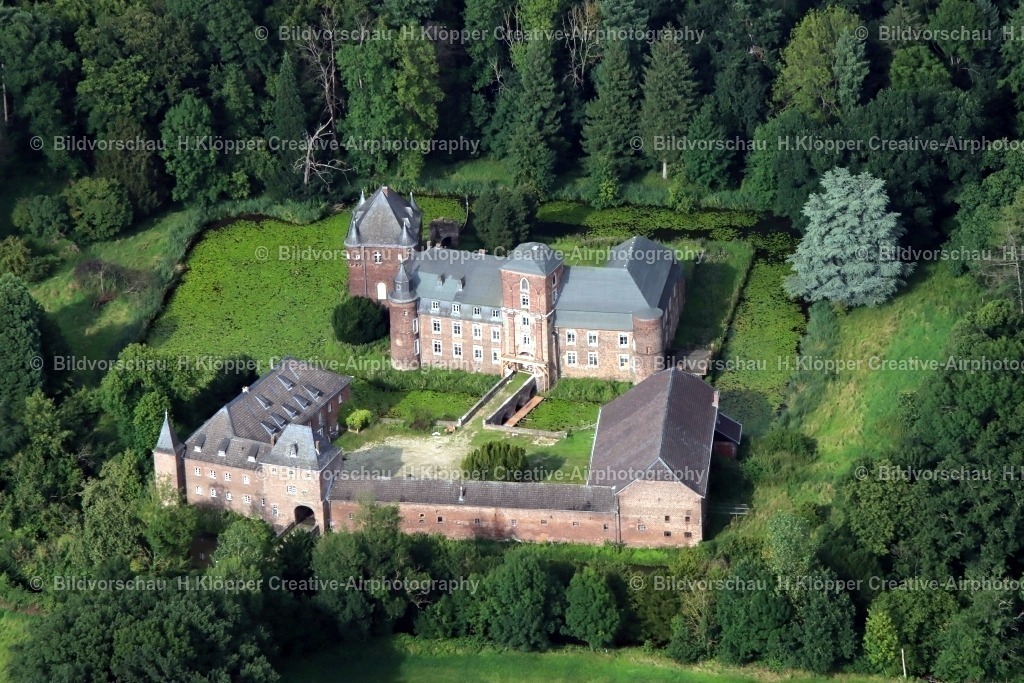 FL 2021.08.11 Jülich Wasserschloss Kellenberg_16 | Luftbilder und Luftbildfotografie , Digital und Printbilder auf Leinwand , Alu Dibond , Acrylglas , Poster oder Download-Datei für private und gewerbliche Verwendung im Shop online bestellen. - Realisiert mit Pictrs.com
