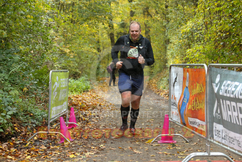 251026_1410_EX1_4147 | Sportfotografie im Rhein-Sieg Kreis, Köln, Bonn, NRW, Rheinland Pfalz, Hessen, etc. Unser Tätigkeitsfeld umfasst den Laufsport vom Volkslauf über den Marathon, Duathlon, Triathon bis zum Ultralauf wie Kölnpfad Ultra oder Schindertrail.