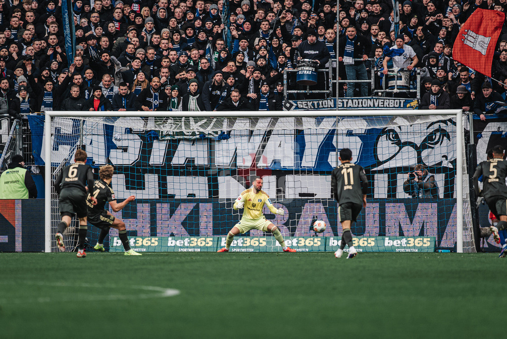 Fußball | Männer | Saison 2025/2026 | 1. Fußball-Bundesliga | 22. Spieltag | Hamburger SV vs. 1. FC Union Berlin | 14.02.2026 | Leopold Querfeld (#14, 1. FC Union Berlin) verwandelt den Elfmeter gegen Daniel Heuer Fernandes (#1, HSV)