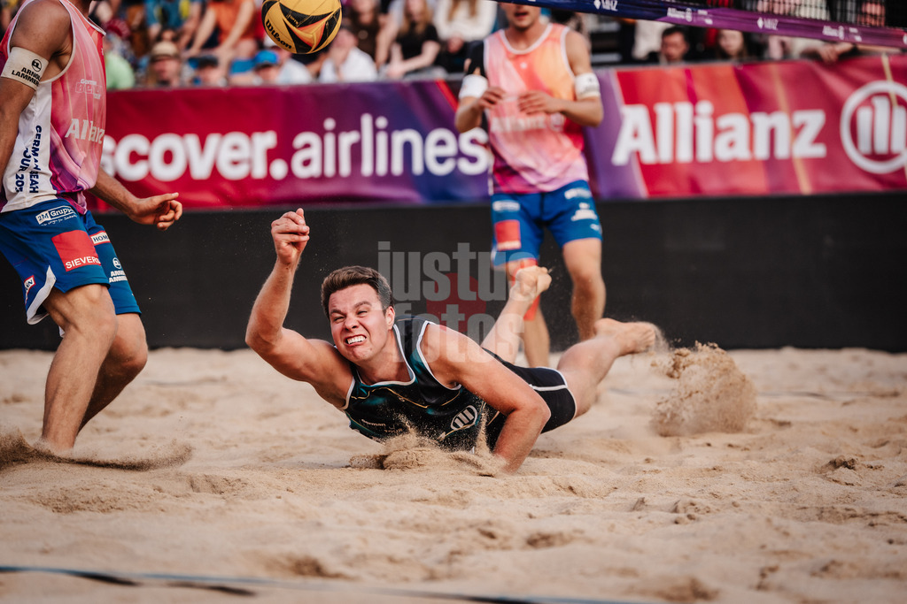 Beachvolleyball | Männer | Allianz German Beach Tour 2025 | Tourstop Hamburg | 31.05.2025 | Jonas Kaminski springt zum Ball