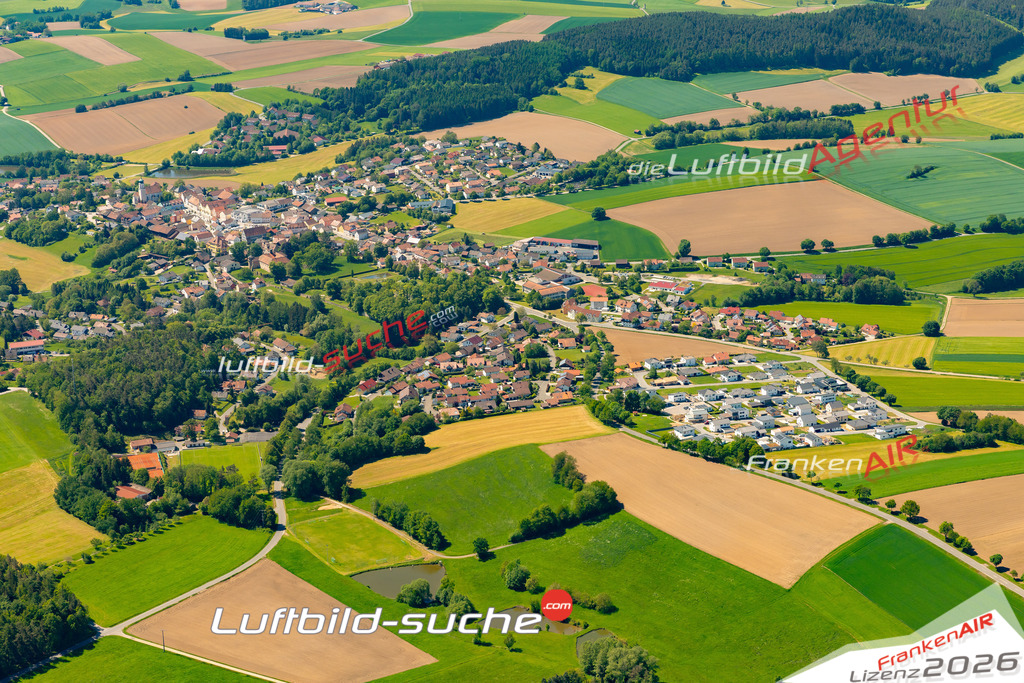 Das Luftbild zeigt :  Stamsried - Die Luftaufnahme wurde 2024 vom UL-Flugzeug aus erstellt ( keine Drohne ) - Hochauflösende Luftaufnahme - Für grossformatige Ausdrucke geeignet. Die Geschenkidee !Mit Lizenz und Bildrechte bestellbar
