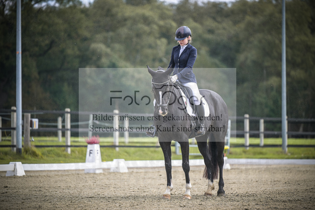 DOS_B578 | Entdecke hochwertige Reitturnierfotos von Foto Oger. Professionell, emotional und authentisch – jetzt Lieblingsmomente im Shop bestellen.Deutschlandweite Turnierfotografie. - Realisiert mit Pictrs.com